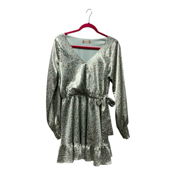 Altar'd State Dresses & Skirts - Altar'd State Green and Cream Floral Dress